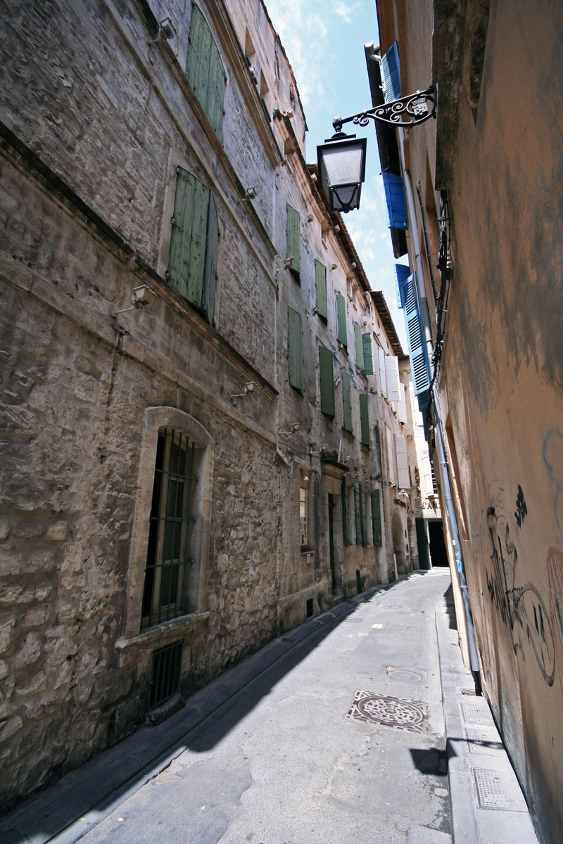 france-alley-windows